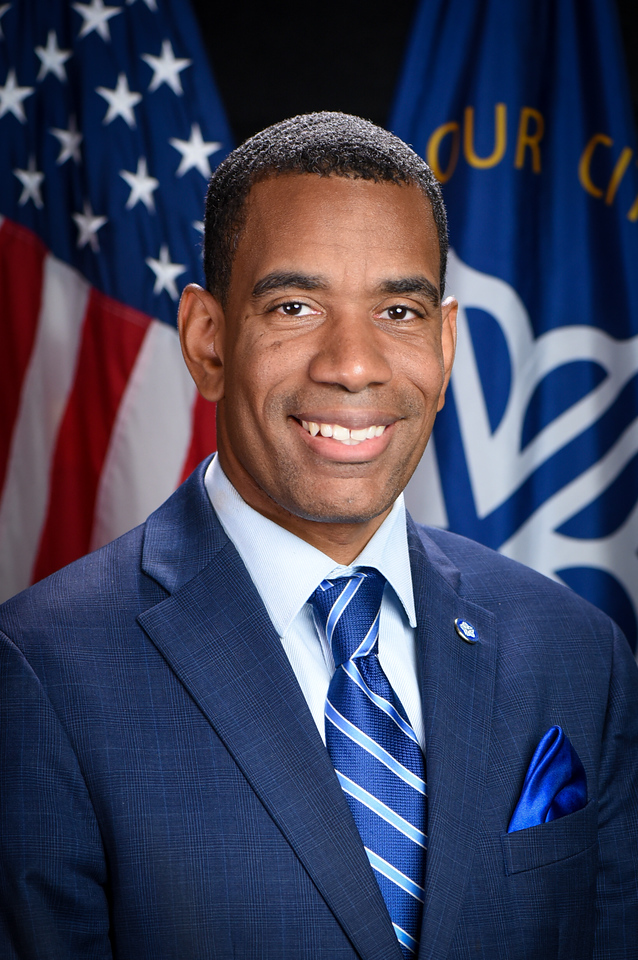Formal headshot of Mayor Malik Evans