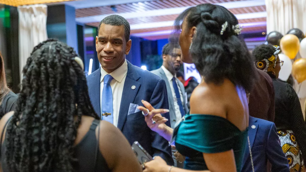 Mayor Evans speaks with youth at 2023 Mentor Up Gala