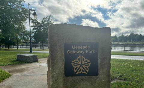 Photo of a sign that reads "Genesee Gateway Park"