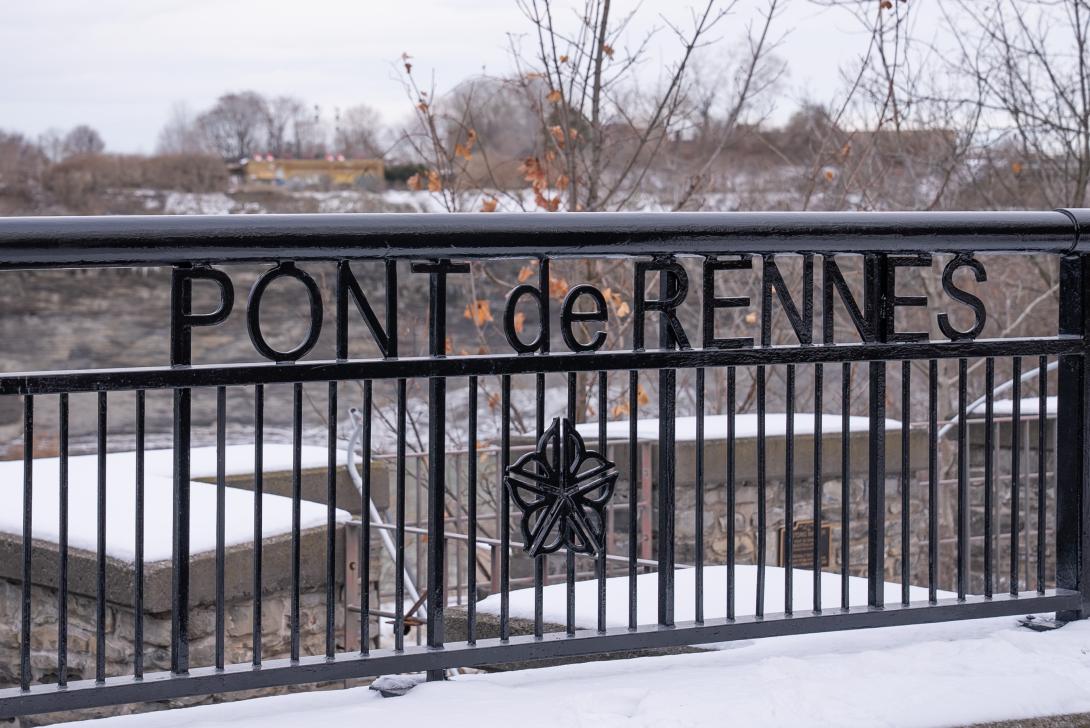 Photo of the Pont de Renne Bridge sign in downtown Rochester.